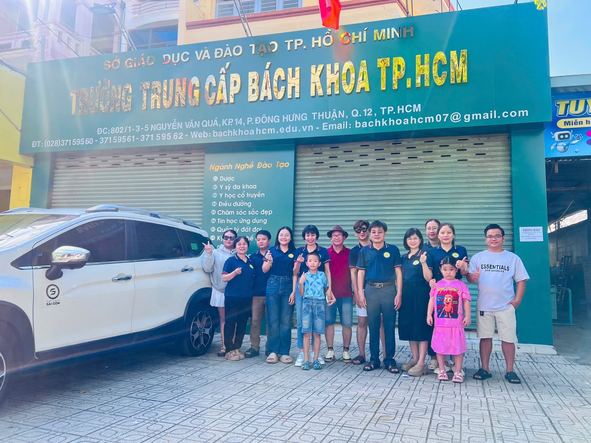 Có thể là hình ảnh về 9 người và văn bản cho biết 'SÓGIÁO SỐ DỤC VÀ ĐÀO TẠO TP. HỒ CHÍ MINH าคอื่อรินน TRUNG CẤP BÁCH KHO Tp.HCM ĐÔNG ĐÔNGHƯNG HƯNG THUẬN, Q.12, 12, TP.HCM gmail.com gmail ĐC:802/1-3-5NGUYỄN VĂN QUÁ, KP14 Email: bachkhoahcm07 @ :(028)37159560 ĐT: (028)3715 59560 371 59561 371 595 Ngành Nghề Đào Tạo Dược τυ Miễn khoa Y họCC truyền อ Điều ิ ม Chăm nhột đẹp dat gi SAIGON TIKALME ESSENTIALS'