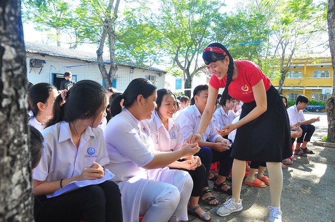 Chia sẻ của “Cô giáo một chân“ trước kỳ thi tốt nghiệp THPT