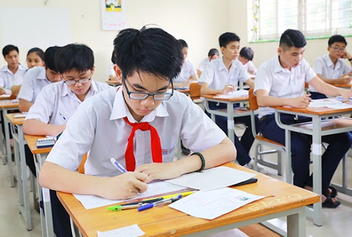 Nhiều thí sinh tại Hà Nội lo không qua điểm 5 vì đề thi chuyên quá khó
